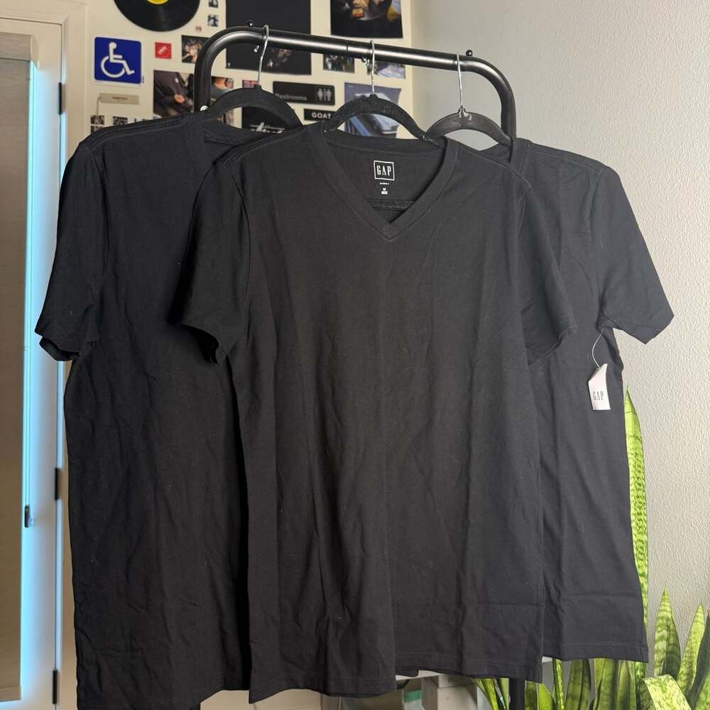 Bundle of 3 Gap Classic V-Neck T-Shirt Black Medium